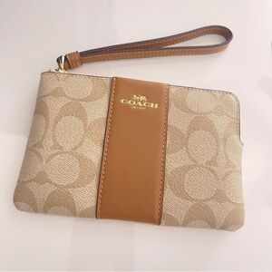 Coach Corner Zip Wristle Pouch Signature Canvas Tan Brown